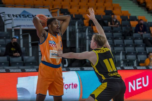 四支球队争 四支球队争